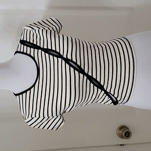 Wild Fable Size M Cream and Black Cutout Diagonal Front Ribbed Cropped T-Shirt